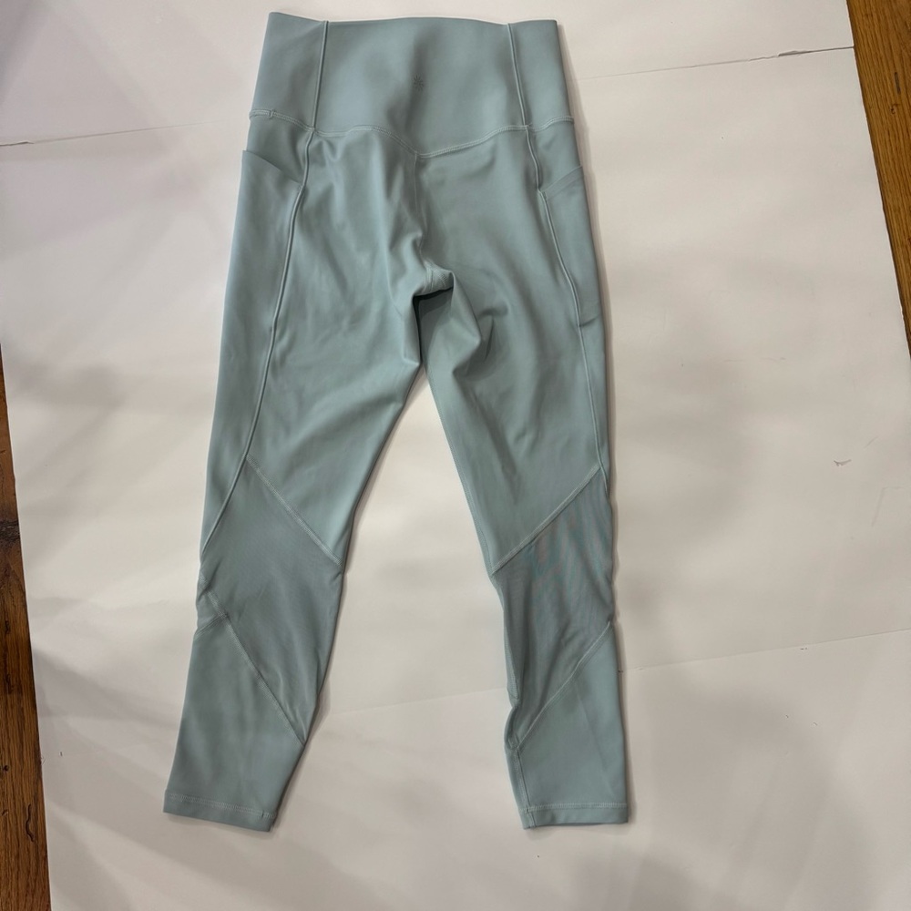 Athleta S SALUTATION STASH HIGH RISE MESH 7/8 TIGHT Small Dawn Blue Exc. Cond. - Picture 8 of 10